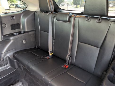 Used 2021 Toyota Highlander XLE AWD/4WD image 36
