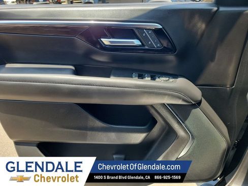 Certified 2025 Chevrolet Suburban Z71 AWD/4WD image 37