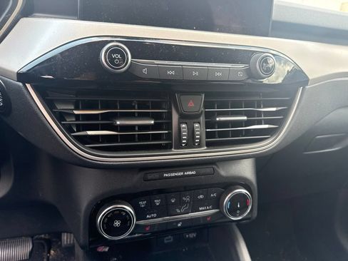 Used 2022 Ford Escape SE w/ Cold Weather Package AWD/4WD image 12