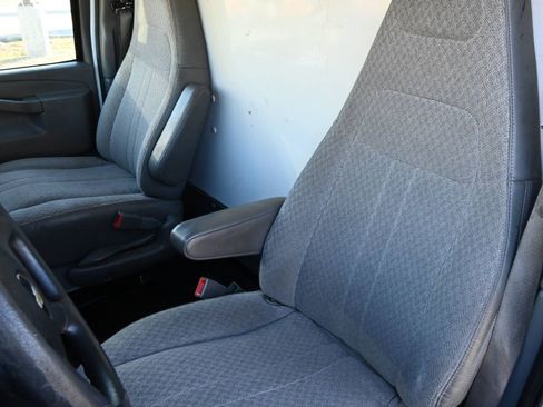 Used 2017 Chevrolet Express 3500 RWD image 25