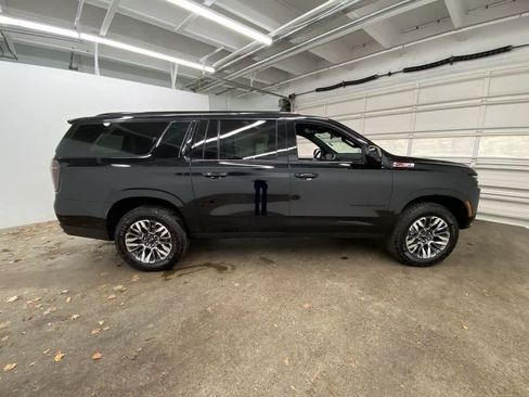 Used 2025 Chevrolet Suburban Z71 image 7