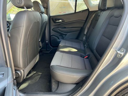 Used 2025 Chevrolet Trax LT image 20