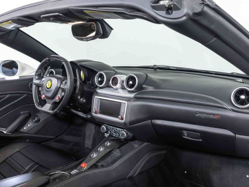 Certified 2016 Ferrari California T image 26