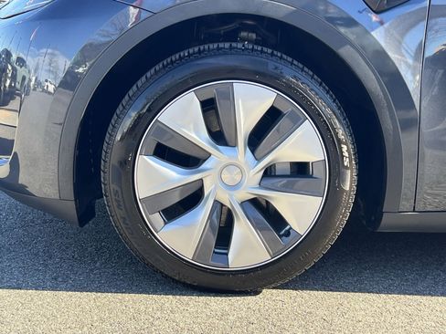 Used 2024 Tesla Model Y Long Range image 12