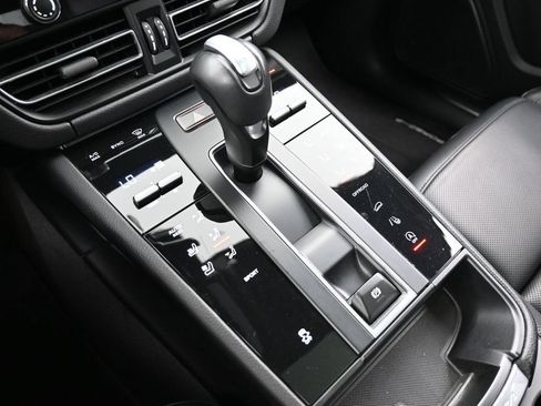 Certified 2023 Porsche Macan Turbo AWD/4WD image 22