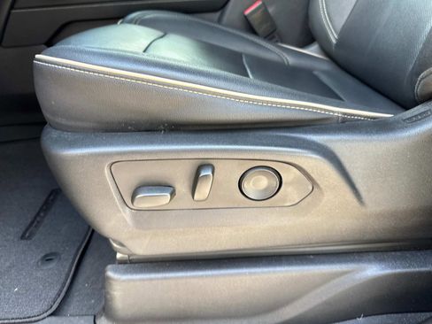 Used 2022 GMC Yukon SLT w/ SLT Premium Package image 21