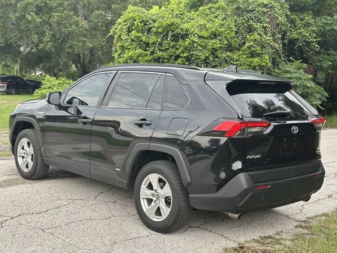 Used 2019 Toyota RAV4 LE AWD/4WD image 12