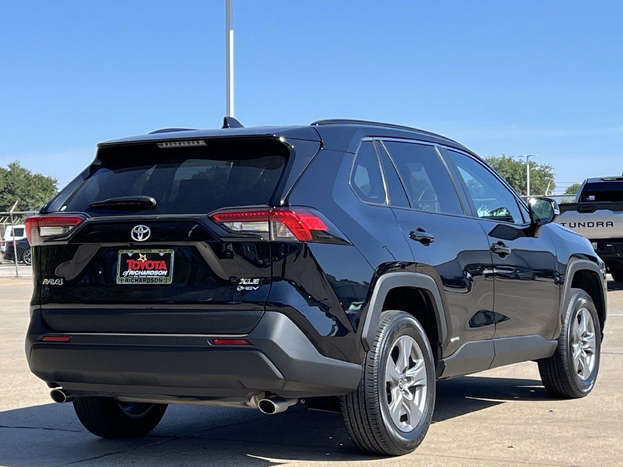 Used 2025 Toyota RAV4 XLE AWD/4WD image 4
