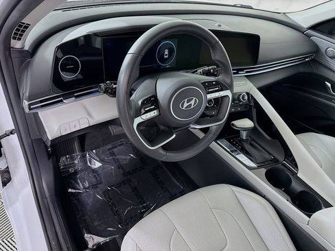 Certified 2025 Hyundai Elantra Limited FWD image 20