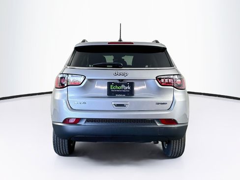 Used 2022 Jeep Compass Latitude w/ Sun and Sound Group AWD/4WD image 7