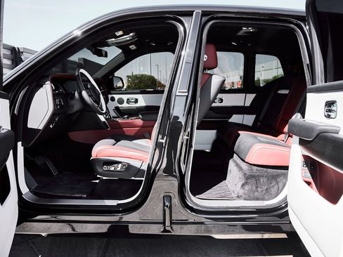 Used 2026 Rolls-Royce Cullinan AWD/4WD image 32