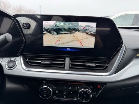 Used 2024 Chevrolet Trax LT w/ Driver Confidence Package image 16