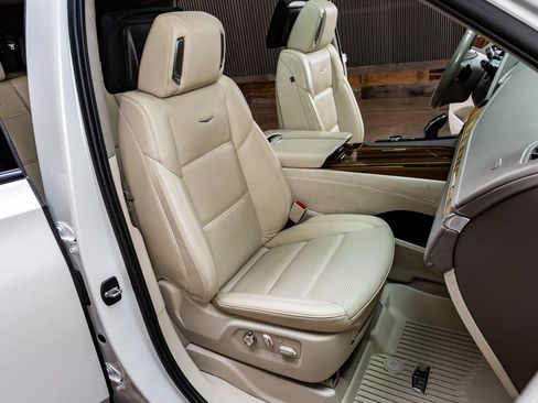 Used 2022 Cadillac Escalade Sport Platinum AWD/4WD image 28