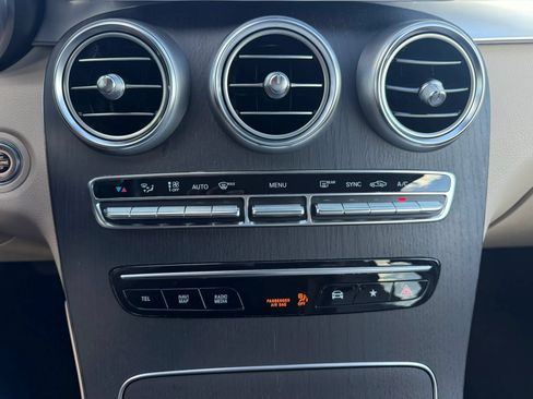Used 2022 Mercedes-Benz GLC 300 4MATIC w/ Multimedia Package Lite image 24