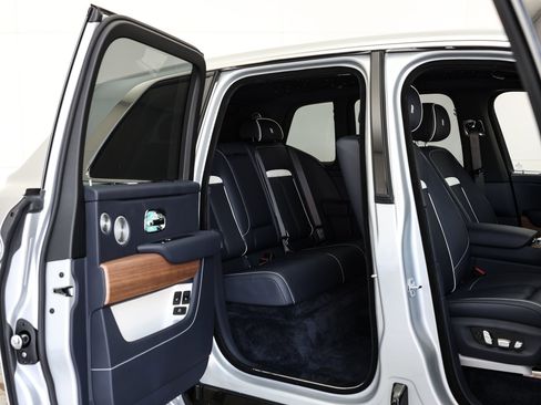 New 2026 Rolls-Royce Cullinan image 51