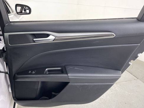 Used 2018 Ford Fusion SE w/ Fusion SE Technology Package image 22