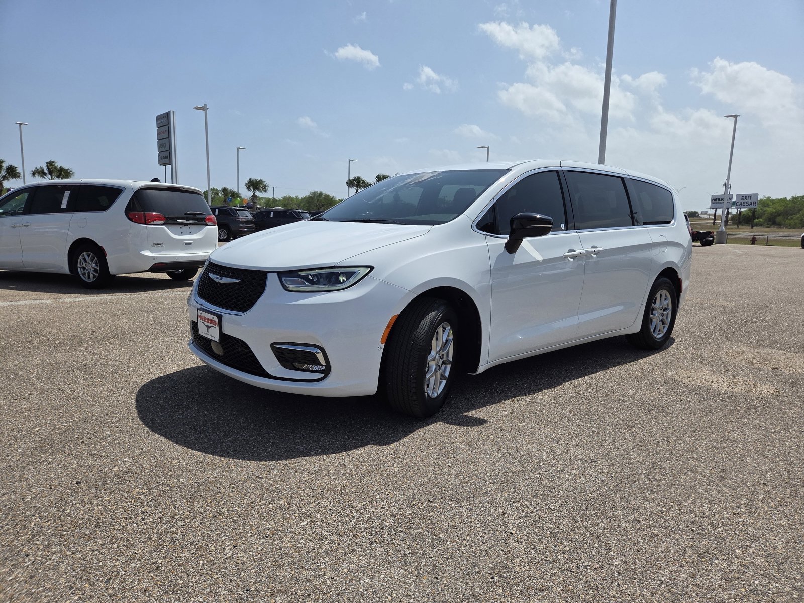 New 2026 Chrysler Pacifica Select FWD image 3