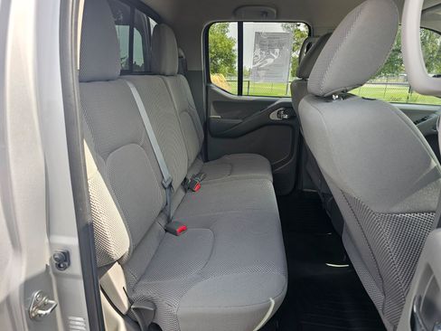 Used 2016 Nissan Frontier SV w/ SV Value Truck Package AWD/4WD image 12