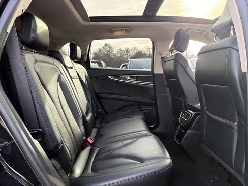 Used 2023 Lincoln Nautilus Reserve image 17