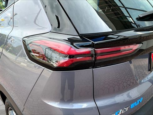 Used 2022 Chevrolet Bolt EUV LT w/ Convenience Package FWD image 22