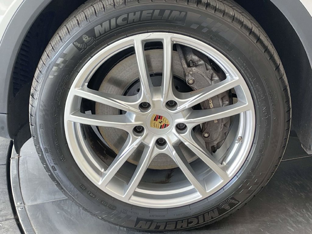 Certified 2023 Porsche Cayenne AWD/4WD image 11