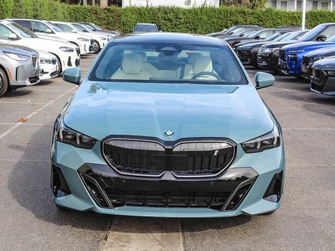 New 2026 BMW i5 eDrive40 w/ M Sport Package RWD image 2