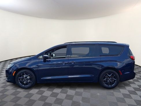 Used 2020 Chrysler Pacifica Touring-L Plus w/ S Appearance Package FWD image 4