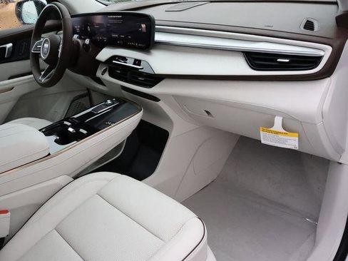 New 2026 Buick Enclave Avenir w/ Super Cruise Package AWD/4WD image 9