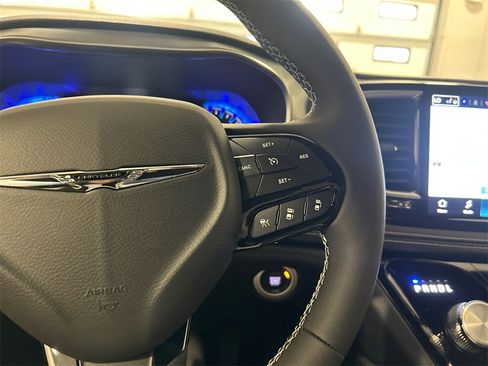 New 2026 Chrysler Pacifica Limited w/ S Appearance Package image 20