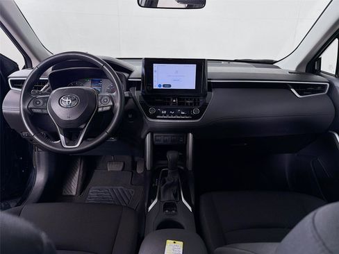 Used 2025 Toyota Corolla Cross LE image 20