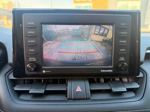 Used 2021 Toyota RAV4 LE image 19