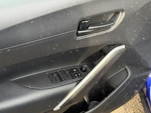 Used 2025 Toyota Corolla Cross LE image 17