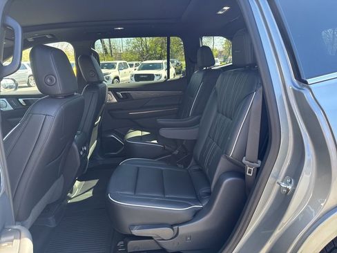 New 2026 Buick Enclave Avenir w/ Super Cruise Package AWD/4WD image 11