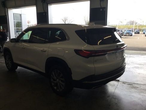 Used 2025 Buick Enclave Preferred image 6