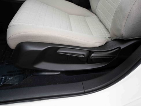 Certified 2023 Honda HR-V LX image 12