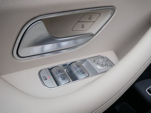 Used 2022 Mercedes-Benz GLE 350 4MATIC w/ 3rd Row Seat Package image 9