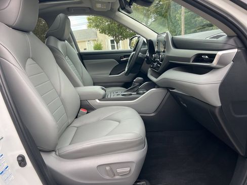 Used 2022 Toyota Highlander XLE image 27