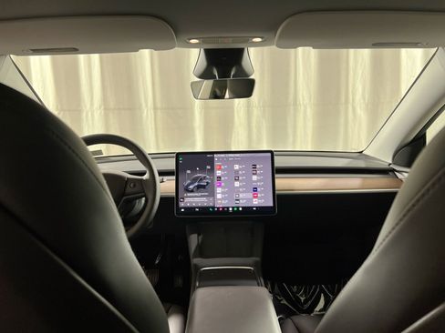 Used 2025 Tesla Model Y Long Range image 16