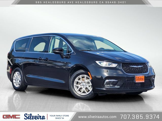 Used 2023 Chrysler Pacifica Touring-L FWD image 1