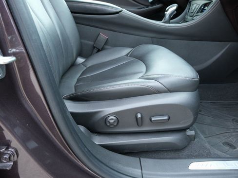 Used 2017 Buick Envision Essence FWD image 31