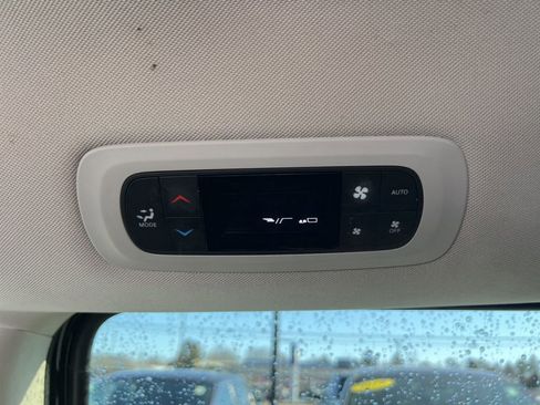 Used 2022 Chrysler Pacifica Touring-L w/ Uconnect Theater Family Group FWD image 20