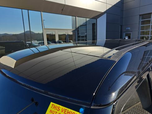 Certified 2024 Land Rover Defender 110 V8 image 12