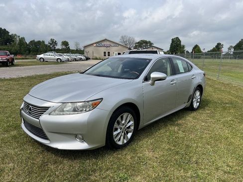 Used 2013 Lexus ES 300h w/ Luxury Pkg FWD image 2