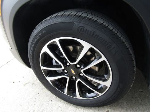 Used 2025 Chevrolet TrailBlazer LT AWD/4WD image 22