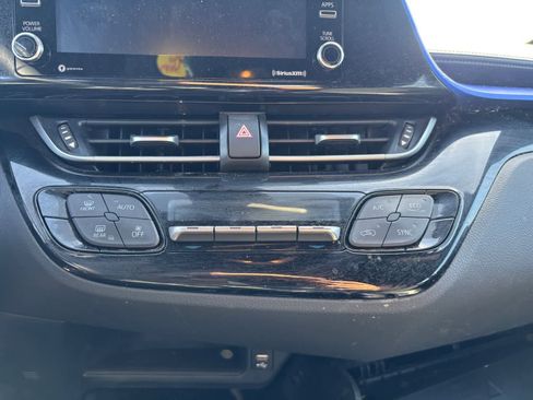 Used 2022 Toyota C-HR XLE image 7