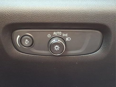 Used 2023 Chevrolet Traverse LT FWD image 17
