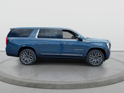 New 2026 GMC Yukon XL Denali Ultimate AWD/4WD image 9