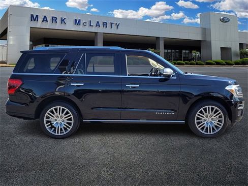 Used 2022 Ford Expedition Platinum image 2