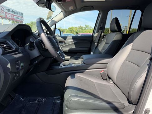 Certified 2025 Honda Ridgeline RTL image 8