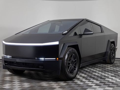 Used 2024 Tesla Cybertruck AWD Crew Cab image 2